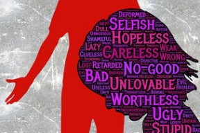 球员在关键战中表现冷静成为胜负分水岭，关键球员篮球