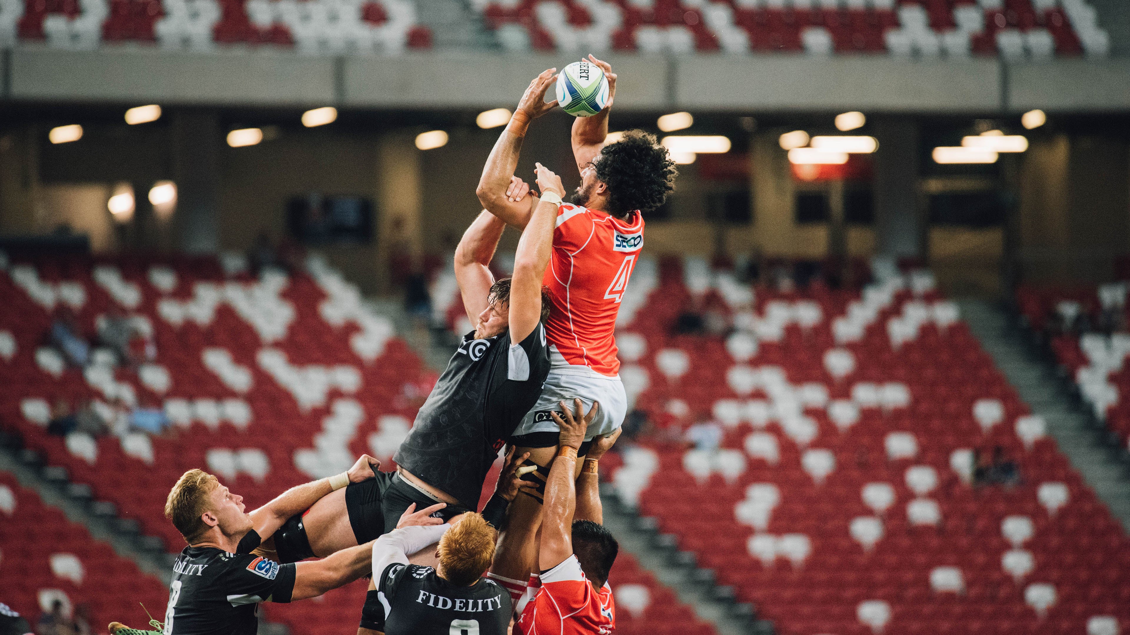 球员在赛后社媒直播与球迷互动引发热议，球员专访